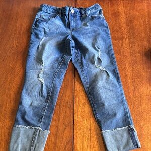 1822 Denim Blue Distressed Cropped Jeans